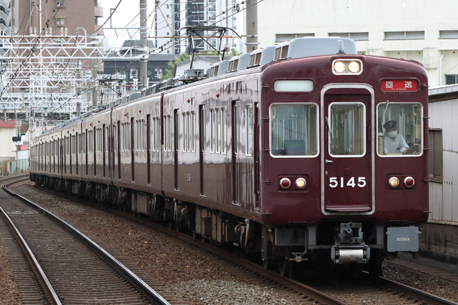 【阪急】5100系5104F正雀工場入場回送を上新庄駅で撮影した写真