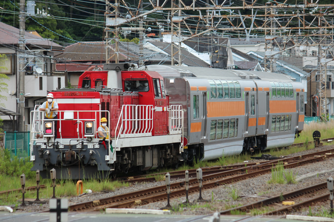 【JR東】E233系中央線快速用グリーン車2両 J-TREC甲種輸送を逗子駅で撮影した写真