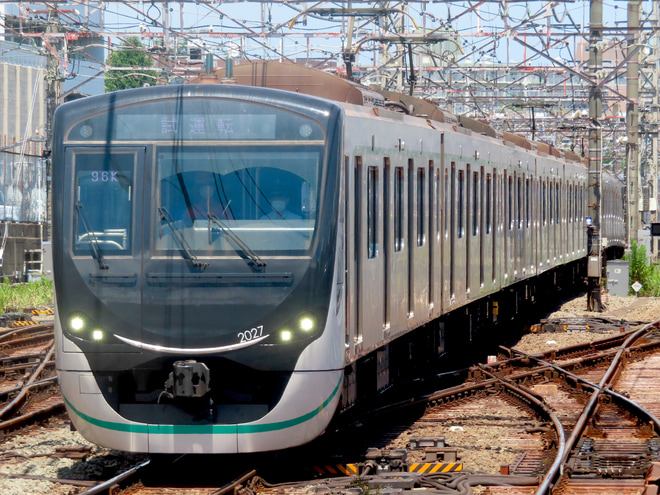 【東急】2020系2127Fが長津田車両工場出場試運転を鷺沼駅で撮影した写真