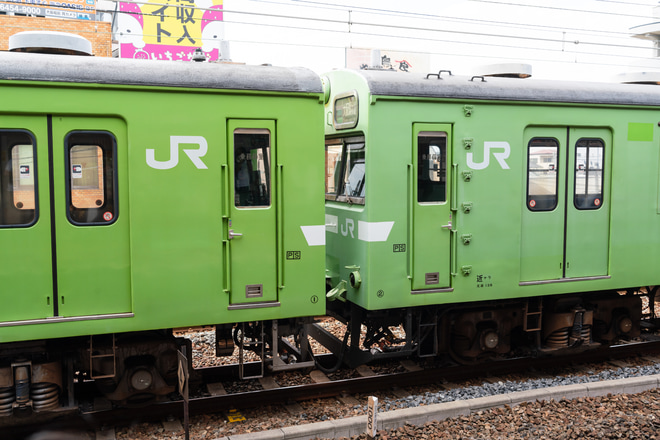 【JR西】103系NS407編成+NS409編成 廃車回送 ウグイス色の103系が消滅を西九条駅で撮影した写真