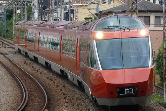 【小田急】70000形70051×7(70051F)が、大野総合車両所出場試運転を鶴巻温泉駅で撮影した写真