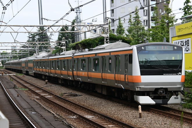 【JR東】E233系H57編成(グリーン組み込み)が12両編成で試運転を原宿駅で撮影した写真