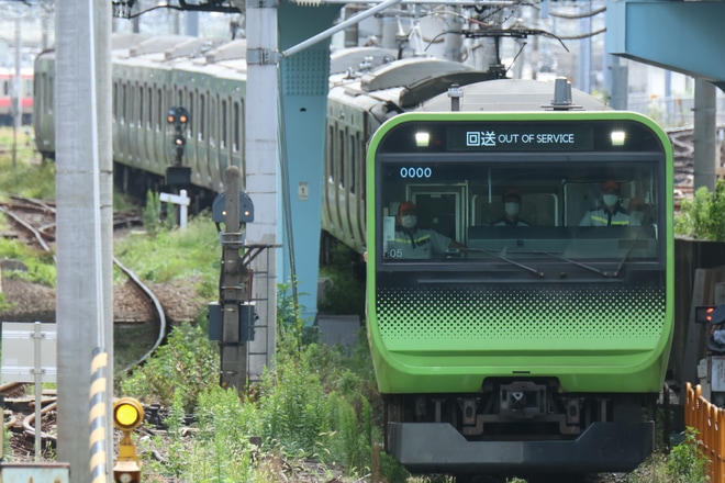 【JR東】E235系トウ05編成東京総合車両センター出場を大崎駅で撮影した写真