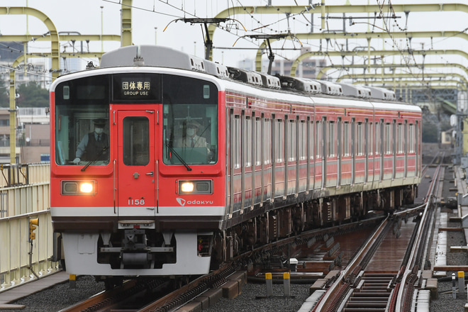 【小田急】箱根で活躍したVSEと赤い1000形 夢の紅白追いかけっこリレー!を登戸駅で撮影した写真