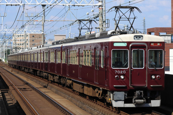 【阪急】7000系7020F 西宮車庫返却回送を上新庄駅で撮影した写真