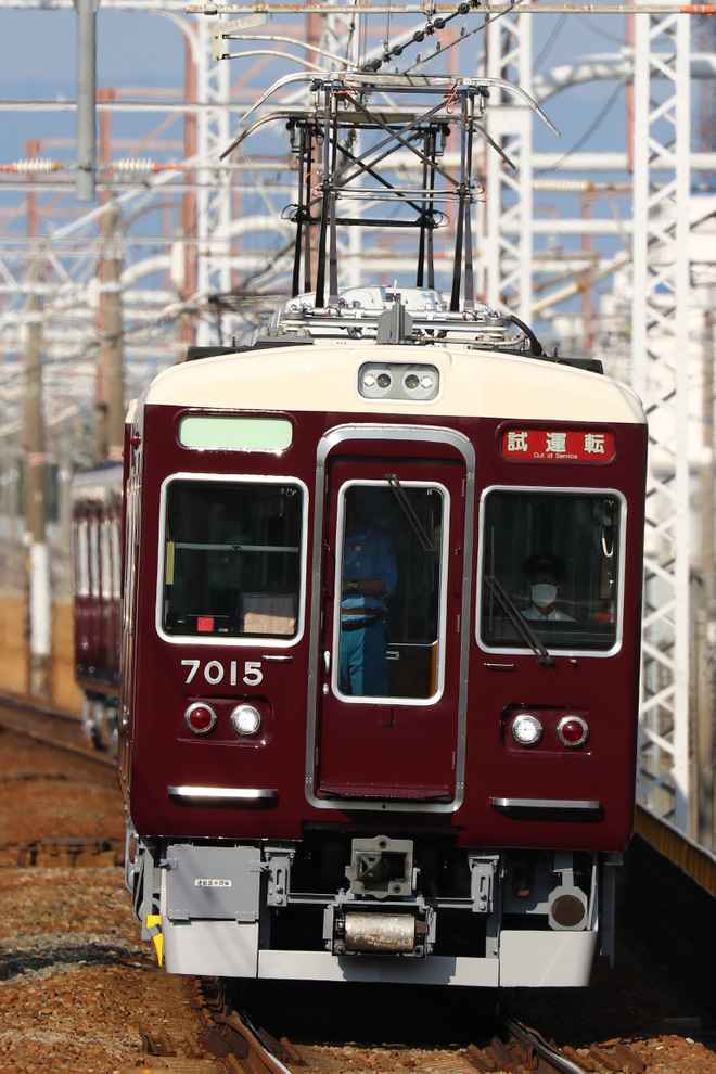 【阪急】7000系7015F正雀工場出場試運転を水無瀬駅で撮影した写真