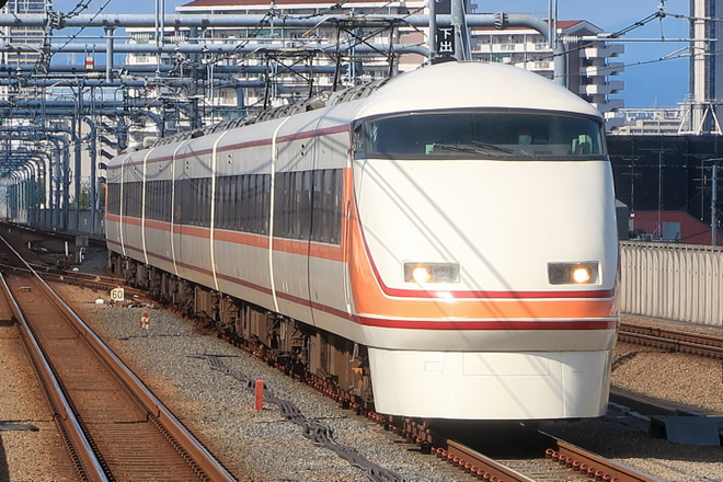 【東武】臨時特急「スペーシア八王子きぬ号」運転を国立駅で撮影した写真