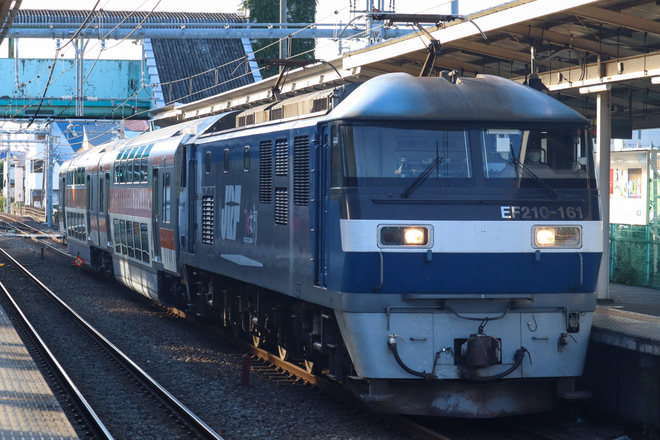 【JR東】E233系中央快速線用グリーン車2両 J-TREC甲種輸送を西国立駅で撮影した写真