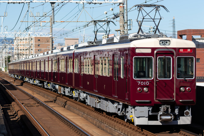 【阪急】7000系7010Fが西宮車庫へ返却を上新庄駅で撮影した写真