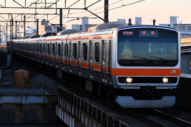 【JR東】E231系MU38編成を使用した「ひまわり号」が運転を舞浜駅で撮影した写真