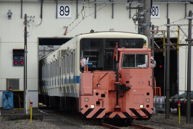 【小田急】8000形8055×4(8055F)廃車に伴うクーラー・部品撤去を大野総合車両所付近で撮影した写真