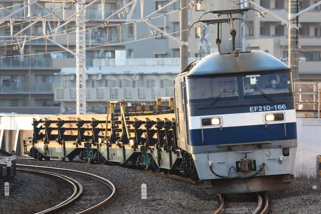 【JR貨】EF210-166牽引日鐵チキレール輸送を八丁畷駅で撮影した写真