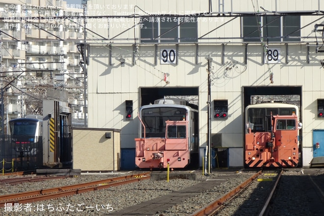【小田急】8000形8054F(8054×4)廃車に伴うクーラー・部品撤去を大野総合車両所付近で撮影した写真