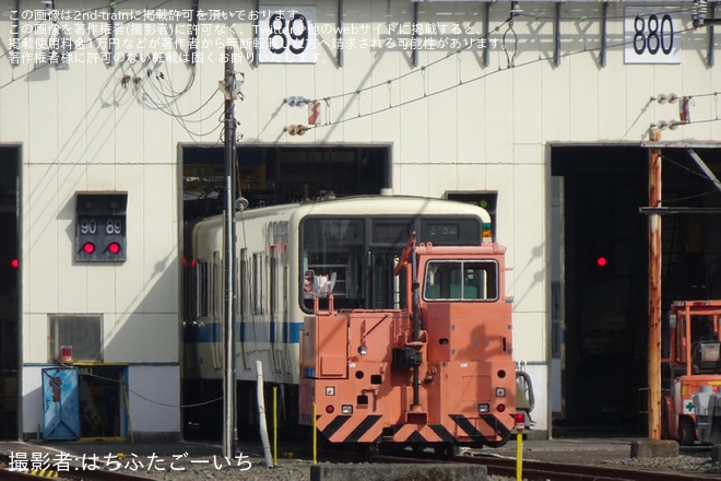 【小田急】8000形8054F(8054×4)廃車に伴うクーラー・部品撤去を大野総合車両所付近で撮影した写真