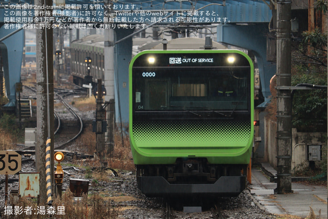 【JR東】E235系トウ04編成東京総合車両センター入場回送(202302)を大崎駅で撮影した写真