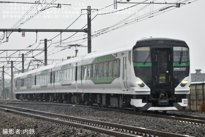 【JR東】高崎線 特急「あかぎ」「草津・四万」E257で運転開始を岡部～深谷間で撮影した写真