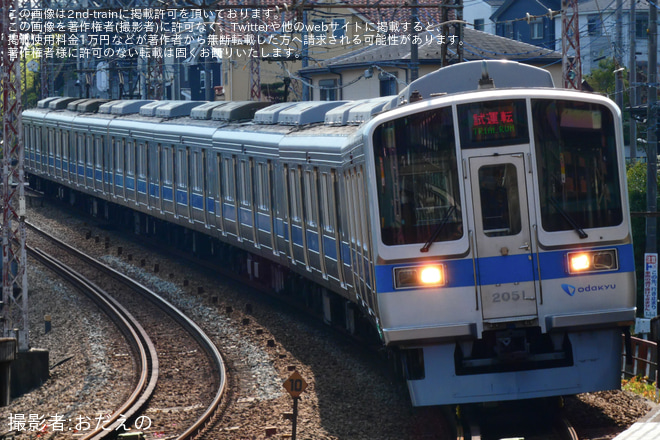 【小田急】2000形2051F(2051×8)が試運転で小田原へを鶴巻温泉駅で撮影した写真
