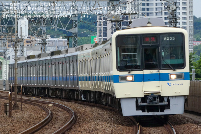 【小田急】8000形8053×4+3000形3254×6の試運転を狛江駅で撮影した写真