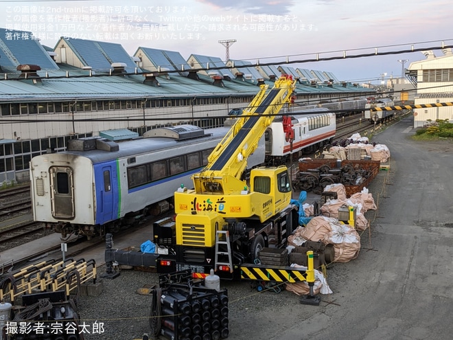【JR北】キハ182-7556の解体作業開始を釧路運輸車両所付近で撮影した写真