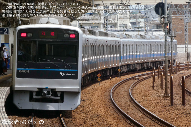 【小田急】1000形1057×4+3000形3264×6試運転を狛江駅で撮影した写真