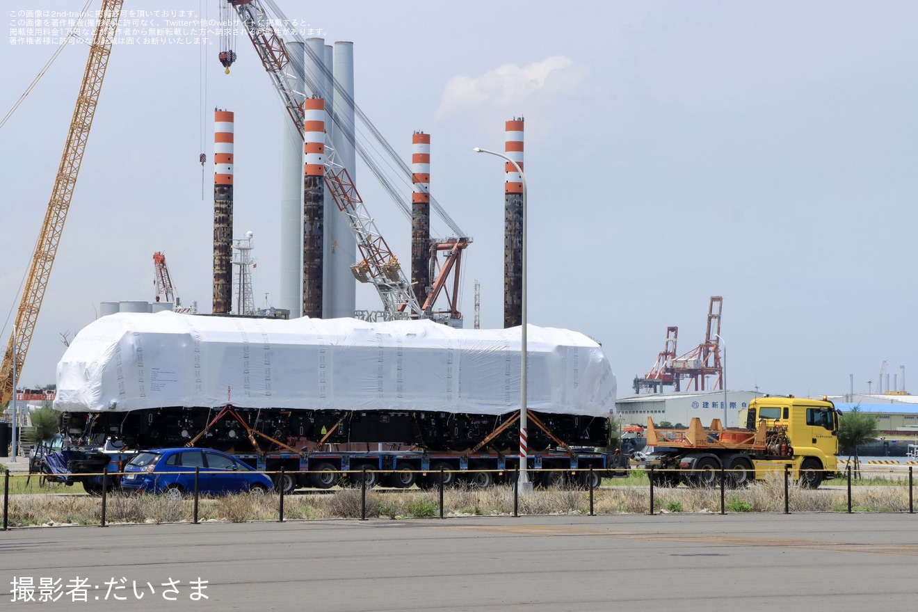 【台鐵】新型ディーゼル機関車R200型が台湾の埠頭内で陸送の拡大写真