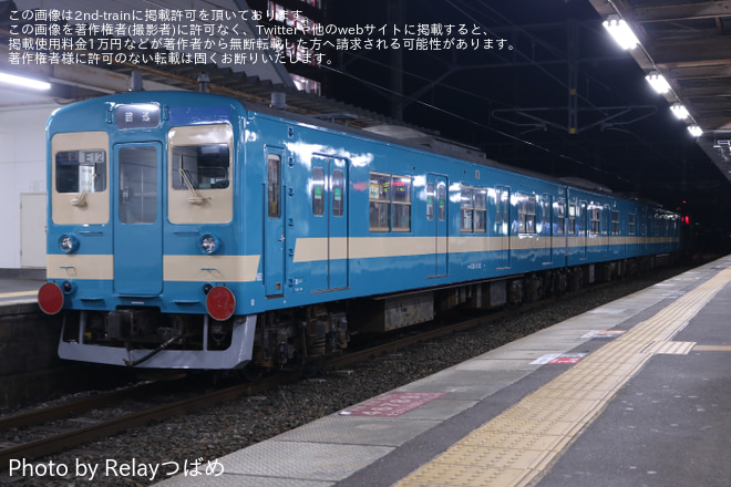 【JR九】103系E12編成が国鉄色復刻塗装 となり小倉総合車両センター出場を赤間駅で撮影した写真