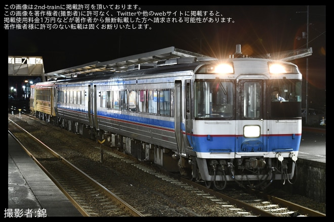 【JR四】キハ185系3100番台2両+キハ54-4+トラ45000形152462(コトラ)での回送列車が運転を不明で撮影した写真