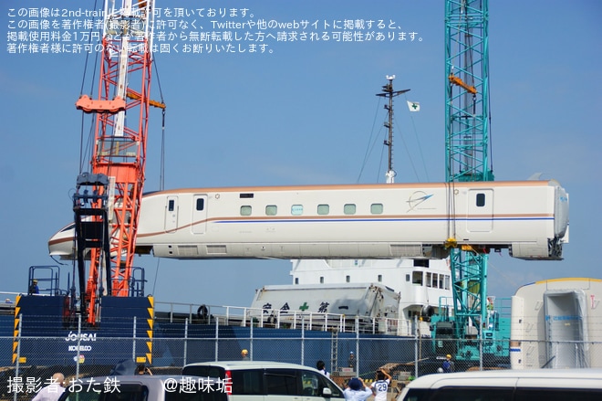 【JR西】W7系W23編成金沢港で陸揚げを不明で撮影した写真