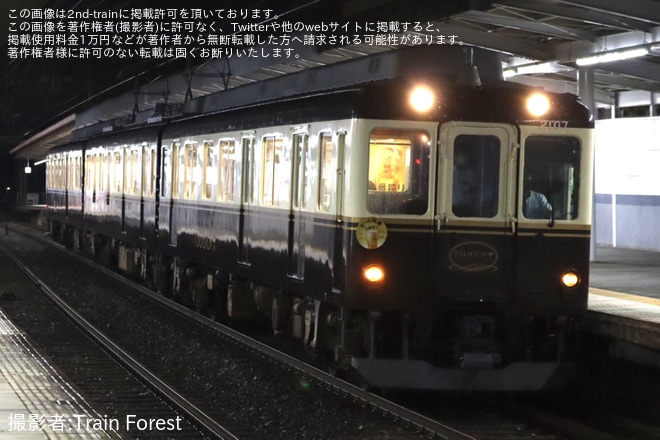 【近鉄】「キリンビール列車」が催行を学園前駅で撮影した写真