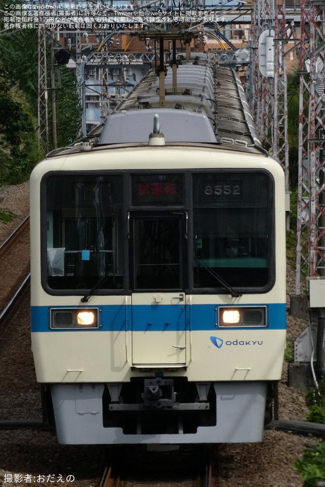 【小田急】8000形8051F+8252F(8051×4+8252×6)試運転を東海大学前駅で撮影した写真