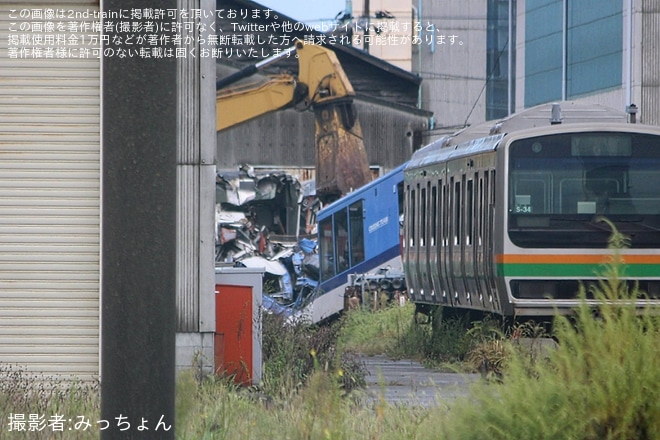 【JR東】キハ48形「クルージングトレイン」が解体中を秋田総合車両センター付近で撮影した写真