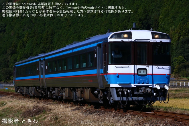 【JR四】キハ185系が予土線の定期列車に充当を不明で撮影した写真