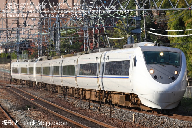 【JR西】681系W06編成＋N12編成しらさぎ色9両によるサンダーバードを山崎駅で撮影した写真