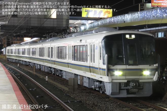 【JR西】221系K07編成吹田総合車両所出場回送を茨木駅で撮影した写真