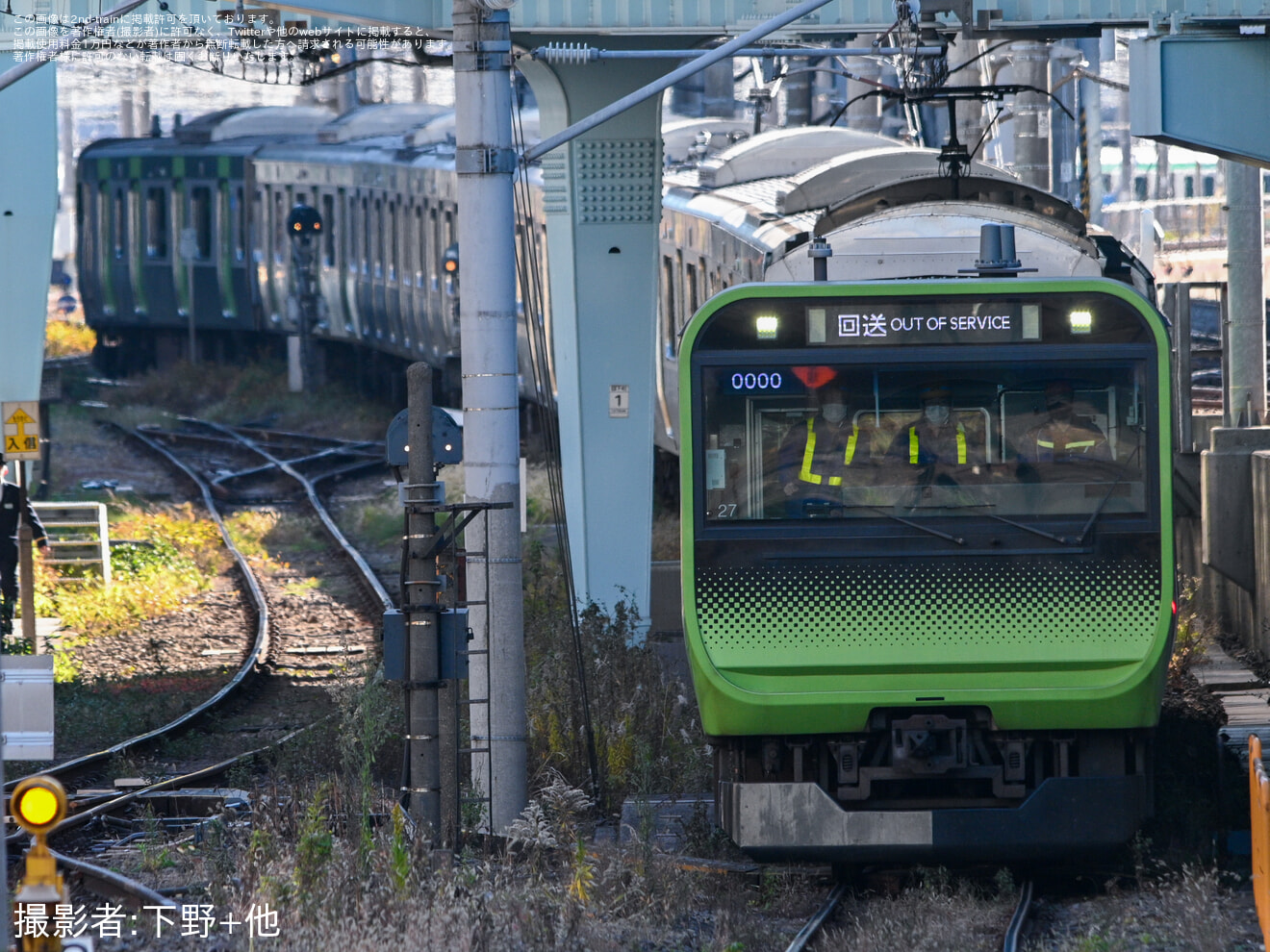 【JR東】E235系トウ27編成 東京総合車両センタ一入場の拡大写真
