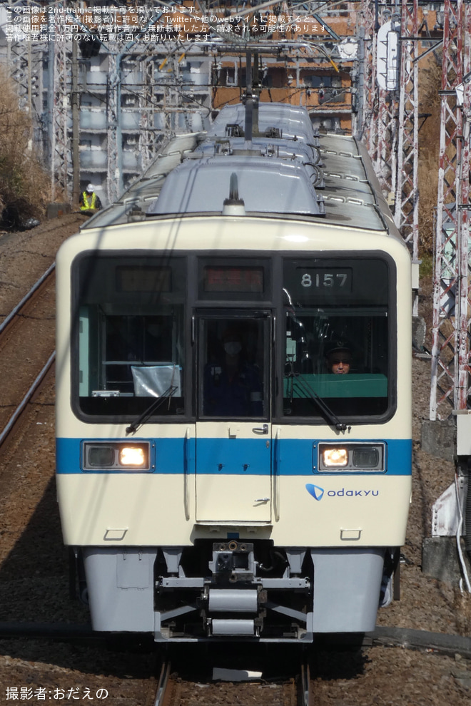 【小田急】8000形8057F(8057×4)大野総合車両所出場試運転を東海大学前駅で撮影した写真