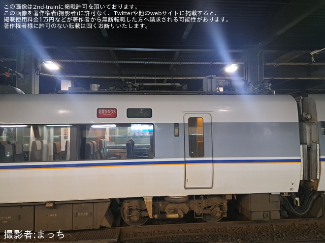 【JR西】681系W14編成が、W12編成に救援され回送を金沢駅で撮影した写真