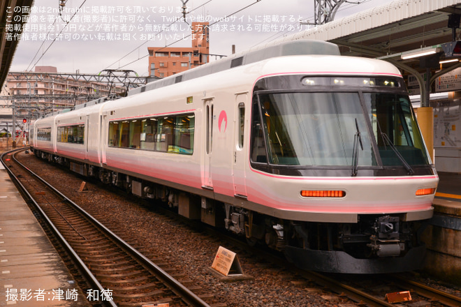 【近鉄】26000系SL02「さくらライナー」五位堂出場試運転を橿原神宮前駅で撮影した写真