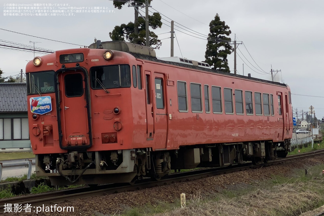 【JR西】城端線の列車に「チューリップ号」HMが掲出(2024)の拡大写真