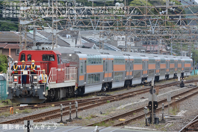 【JR東】E233系0番台グリーン車8両甲種輸送を逗子駅で撮影した写真