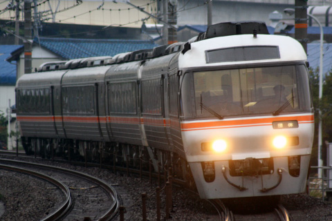 【JR海】キハ85系使用の団体臨時列車を安倍川～用宗で撮影した写真
