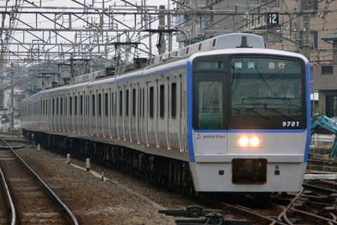 【相鉄】9000系9701F 連結器カバー取り外しを相模大塚駅で撮影した写真