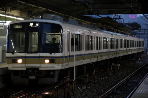 【JR西】221系「ひまわり号」運転を大阪駅で撮影した写真