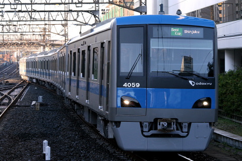 【小田急】4000形4059F 営業運転開始を新百合ヶ丘駅で撮影した写真