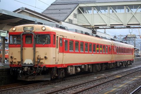 【JR東】急行「ひめかわ」リバイバル運転を糸魚川駅で撮影した写真
