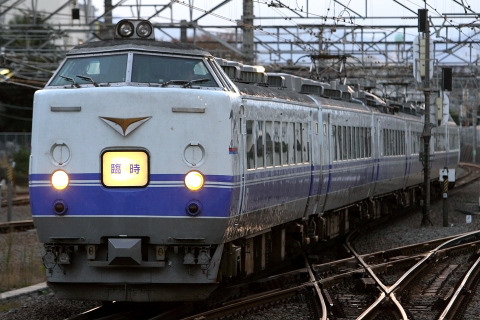 【JR東】快速「ぶらり高尾散策号」運転を立川駅で撮影した写真