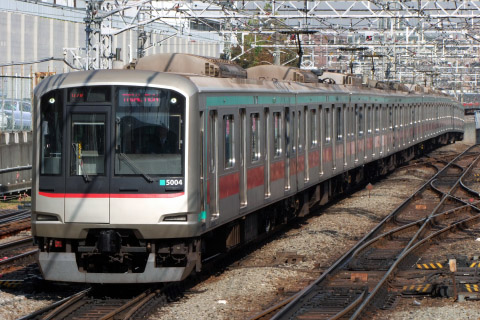【東急】5000系5104F 車両組み替えによる試運転を鷺沼駅で撮影した写真