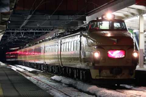 【JR西】489系H02編成 「はくたか」を代走(25日)を越後湯沢駅で撮影した写真