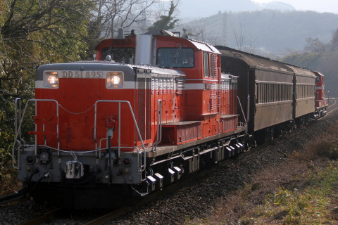 【JR東】DD51＋旧型客車2両 八高線ハンドル訓練の拡大写真