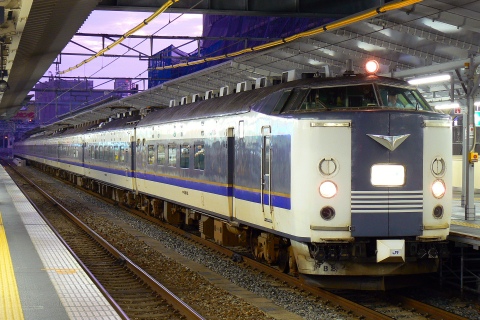 【JR西】583系京都車使用の金光臨運転を大阪駅で撮影した写真